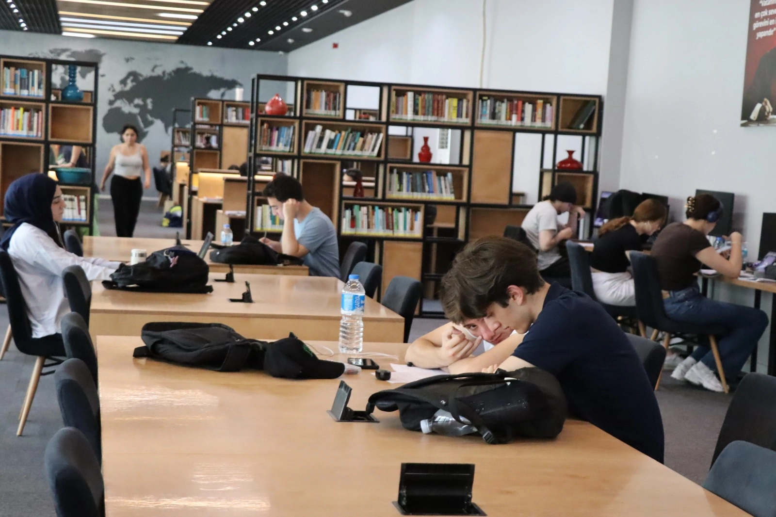 İzmit’te sınav öncesi gençlerin adresi kütüphaneler 