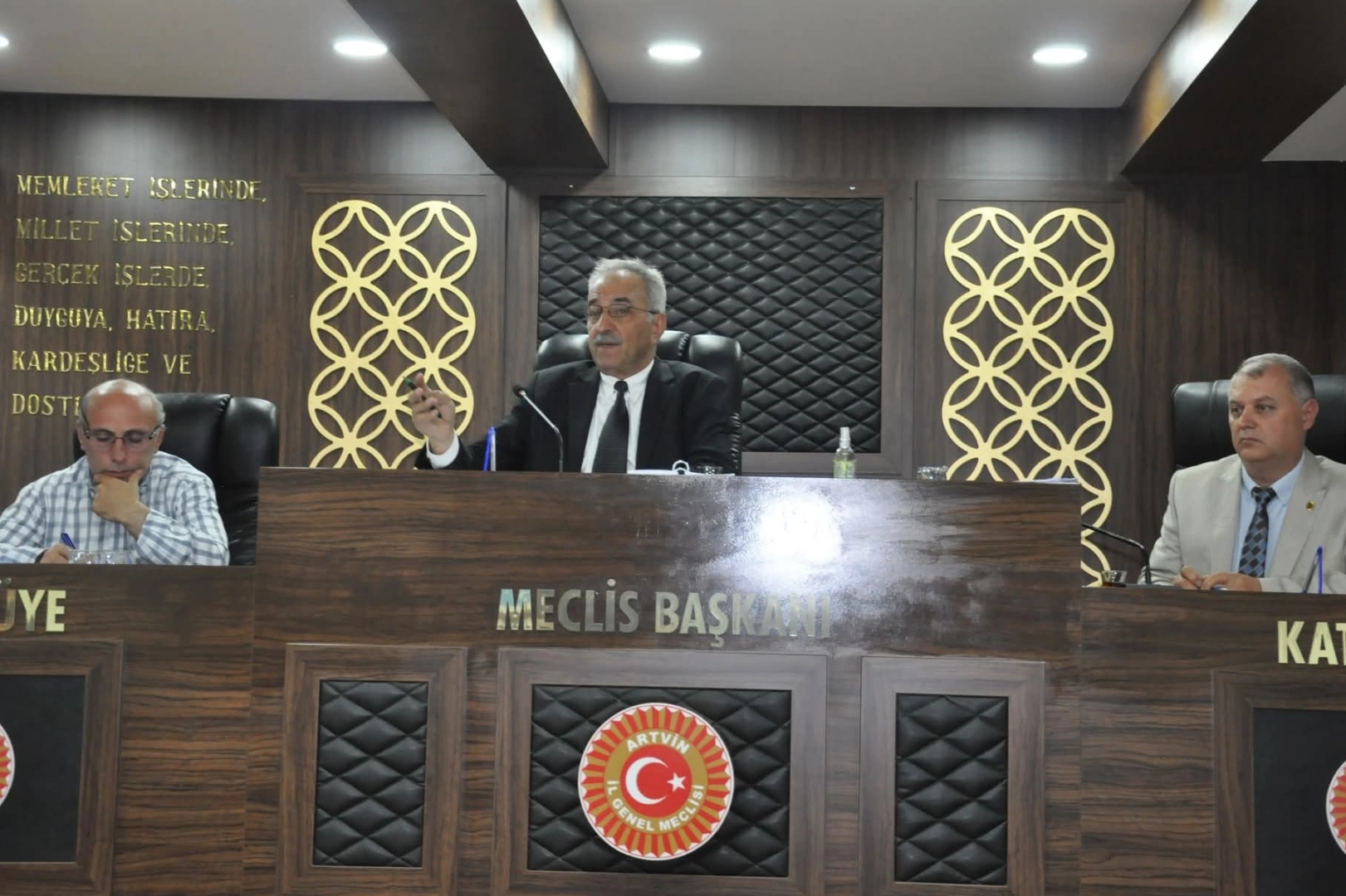 Artvin İl Özel İdaresi köy muhtarlarını dinledi 