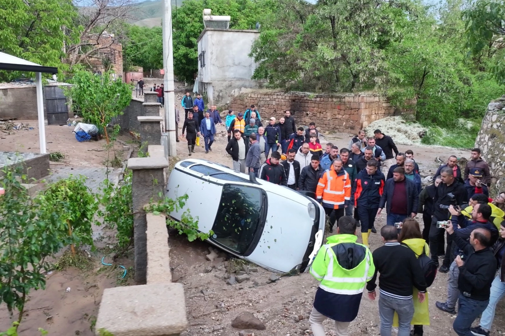 Niğde Gümüşler'de sel felaketi: 1 ölü, 5 yaralı! Hasar tespitler sürüyor 