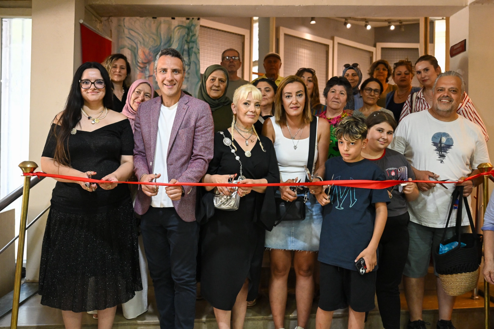 İzmir Bornova’da sanatseverlere ‘Biz’ sergisi 