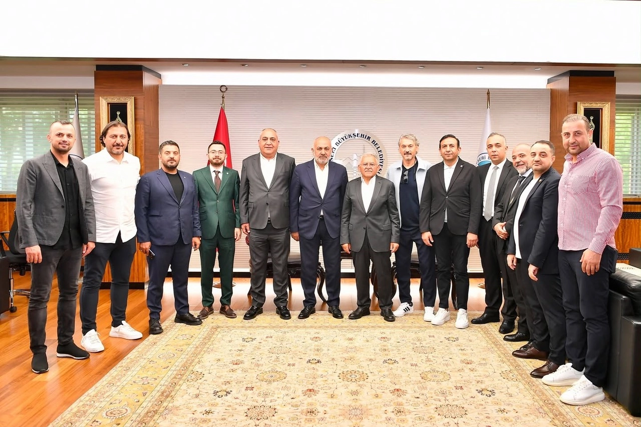 Kayserispor'un yeni yönetiminden Büyükkılıç'a ziyaret 