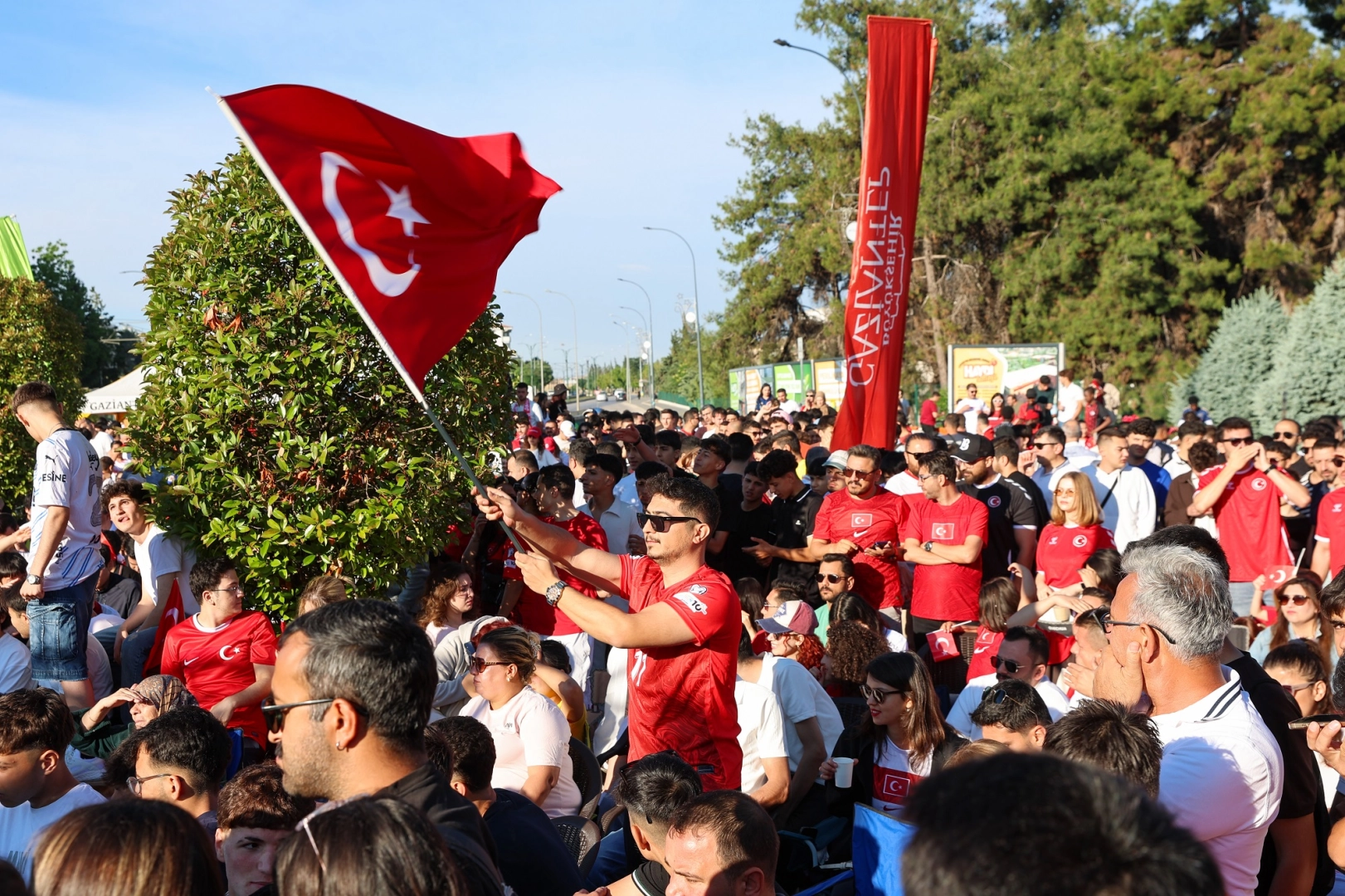 Gaziantep'te milli heyecan Üniversite Meydanı’nda yaşandı 