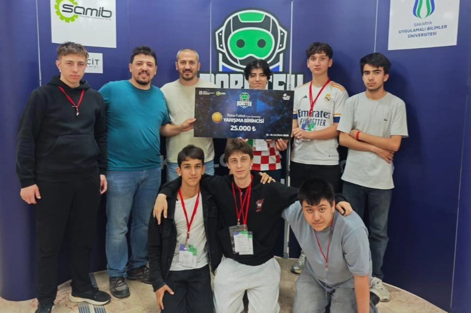 Sakarya Karasulu öğrencilerden Robotek’te çifte Türkiye derecesi 
