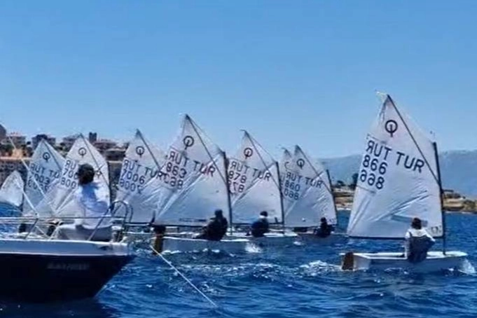 Sahil Güvenlik Kupası için yelkenler Foça'da şişti 