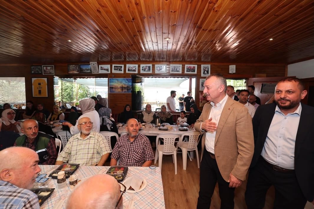 Kocaeli Yörüklerden Başkan Büyükakın’a şiirli karşılama 