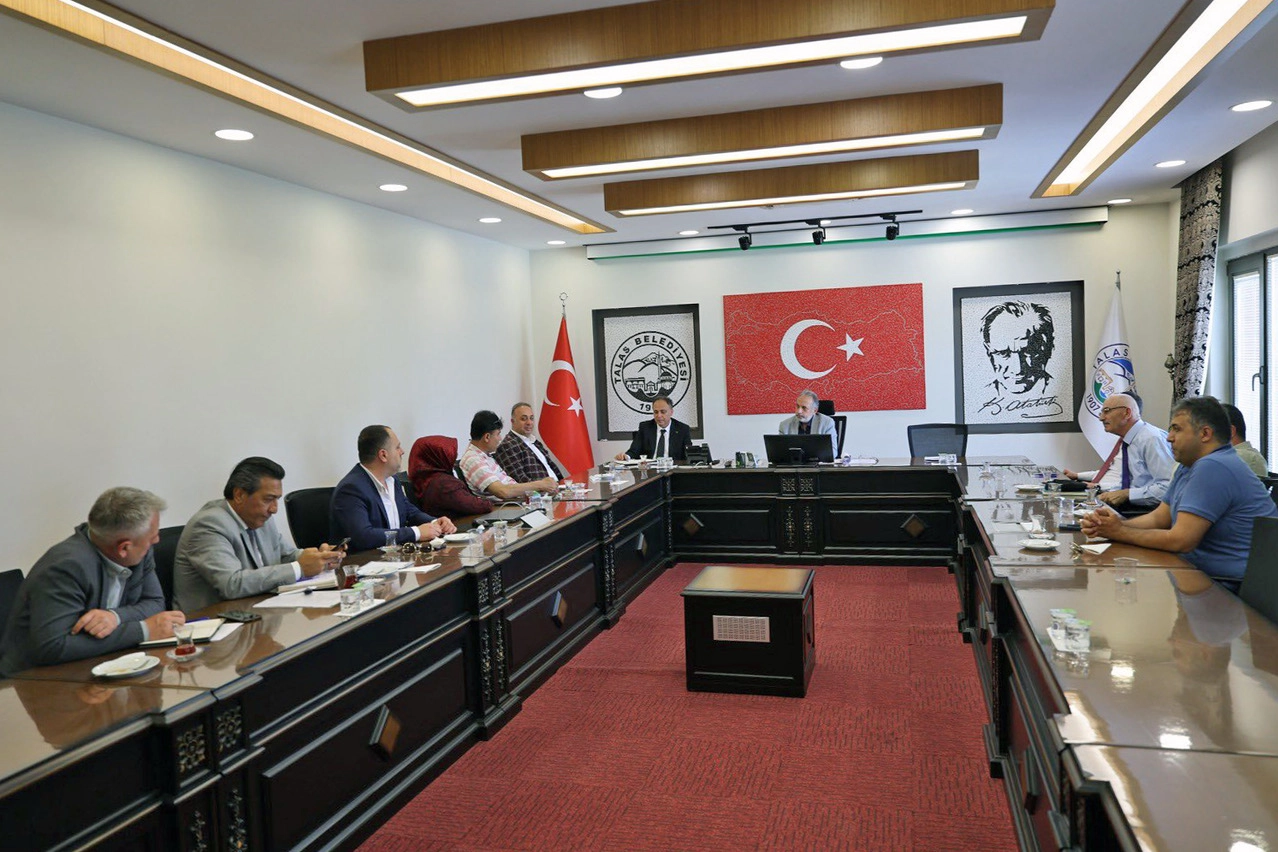 Kayseri Talas'ta muhtarlarla hizmet zirvesi 