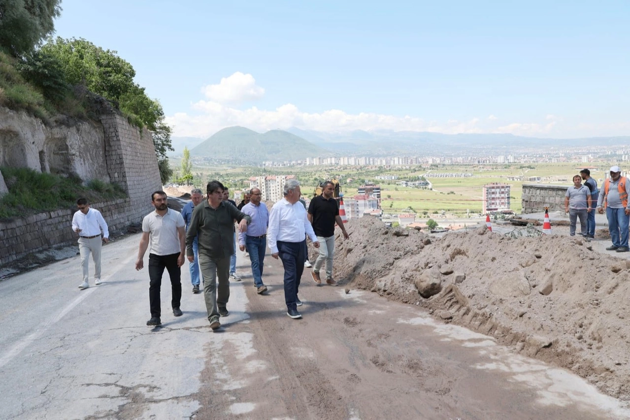 Kayseri Melikgazi'den çöken istinat duvarına acil müdahale 