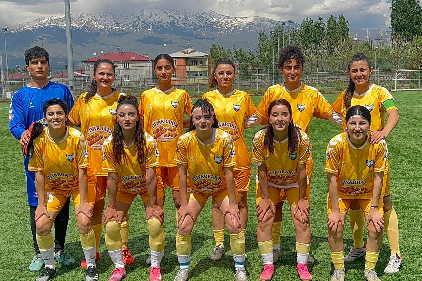 Bayazıtspor Muş’ta gol oldu yağdı 