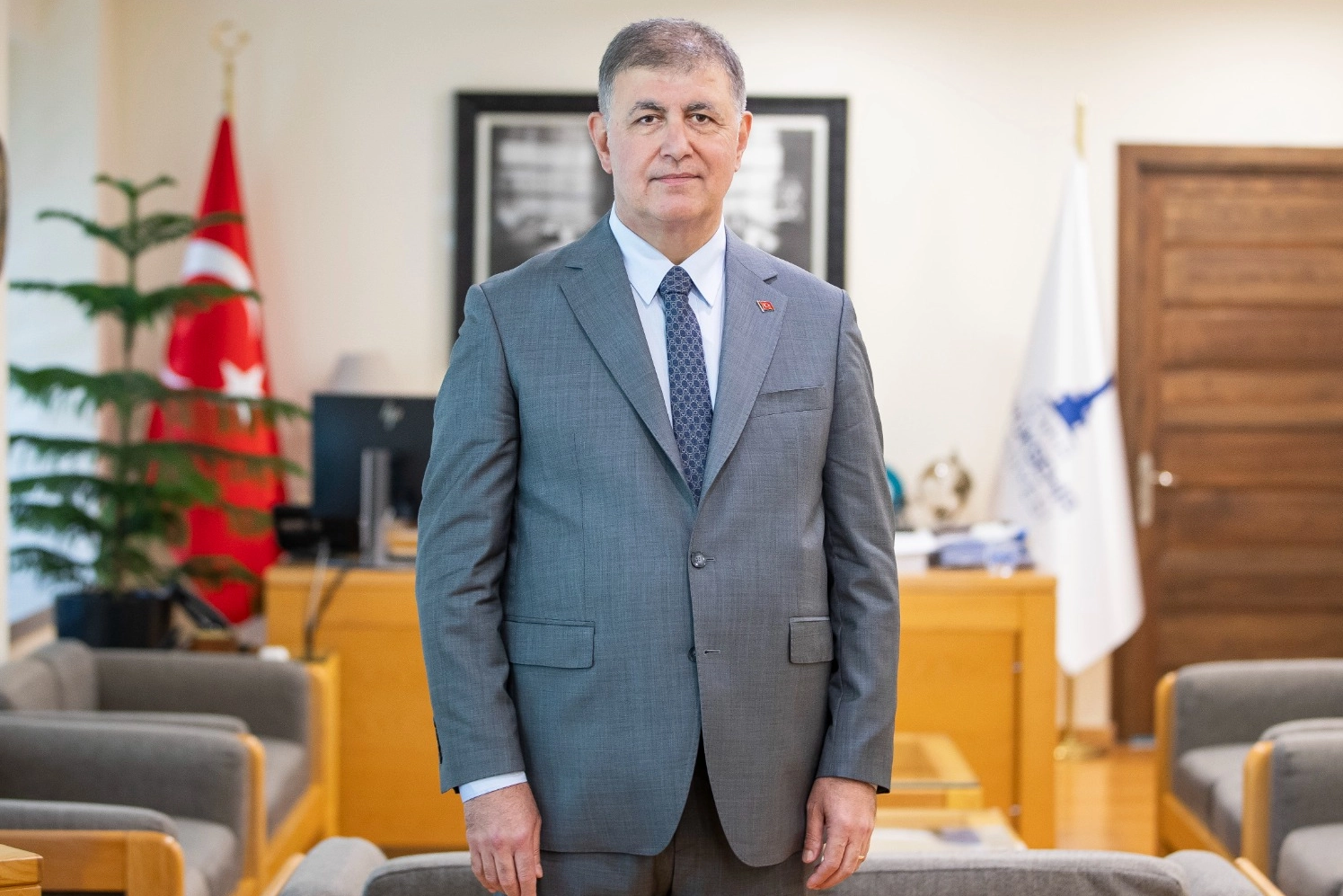Cemil Tugay CHP'den istifa etti! Görevini bağımsız sürdürecek 