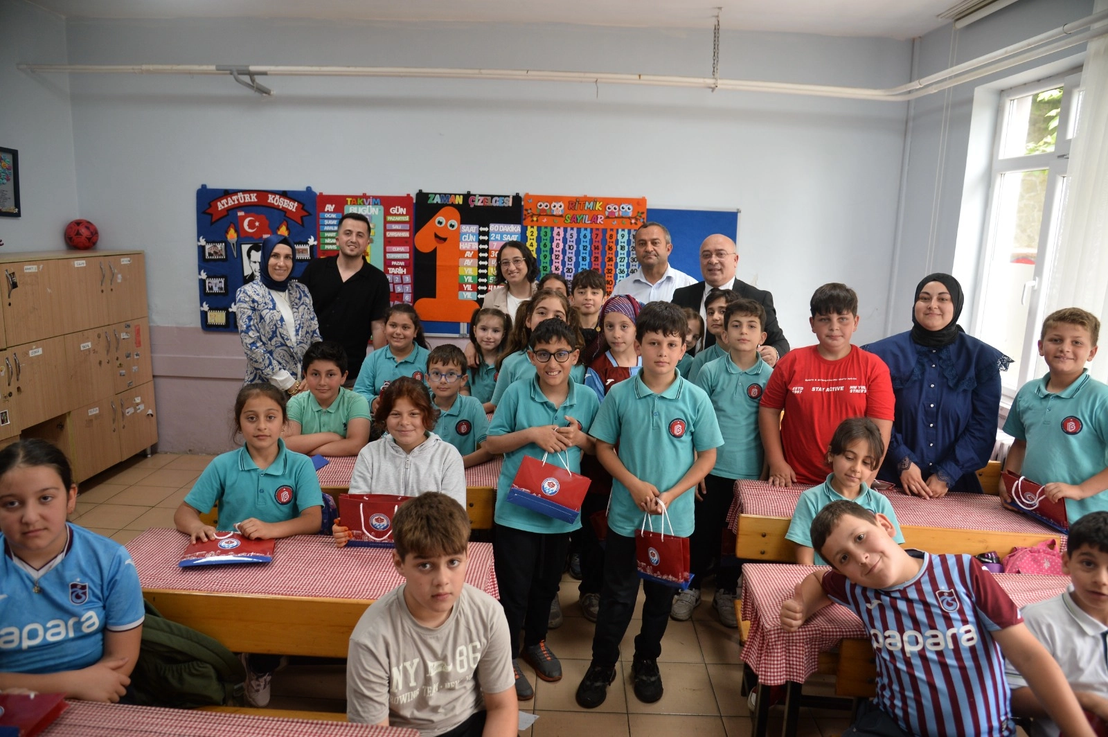 Trabzon Büyükşehir'in 'Akran Nezaketi' eğitimleri sürüyor 