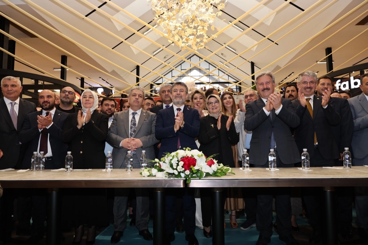 Çarşı Melikgazi Bakan Yumaklı'yla resmen açıldı 