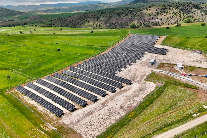 Sivas Belediyesi enerjisini güneşten üretecek... Özbelsan GES hizmete girdi 