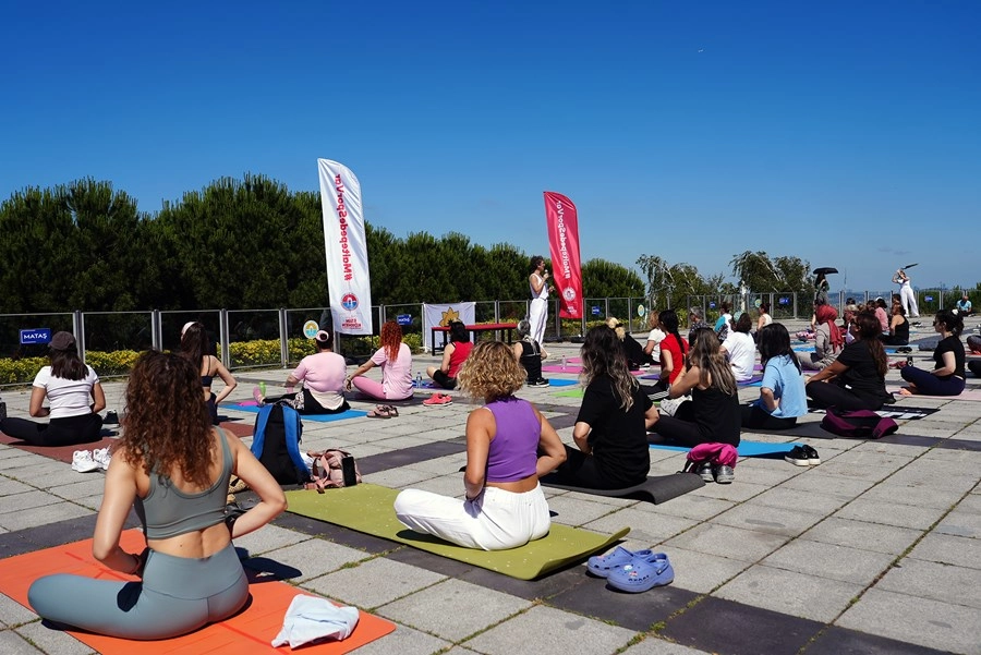 İstanbul Maltepe’de yoga için buluştular 