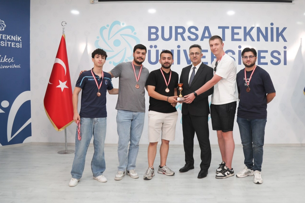 Bursa Teknik'te sporun kazananları ödüllerine kavuştu 