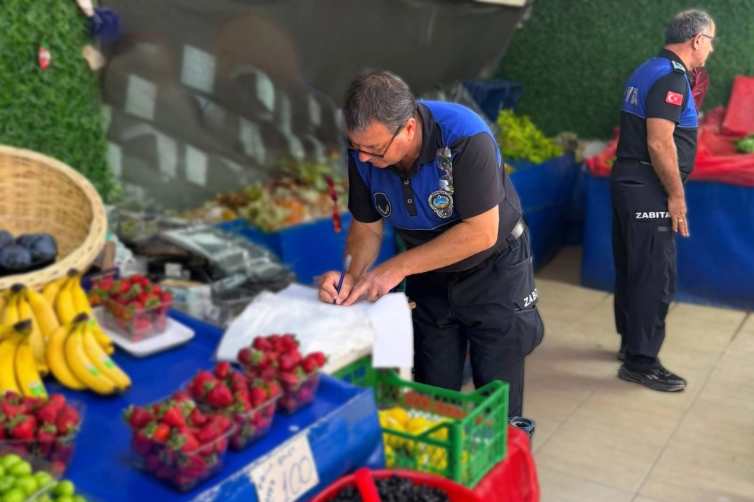 Bursa İnegöl'de zabıta ekiplerinden manav denetimi 