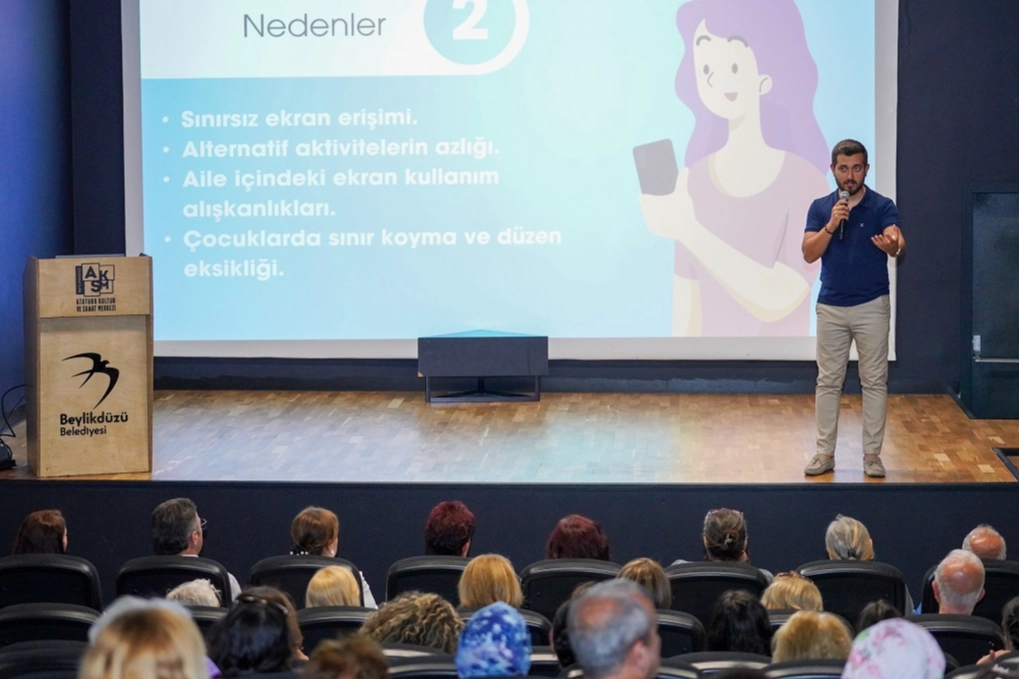 İstanbul Beylikdüzü'nde ebeveynlere ekran bağımlılığı farkındalığı 