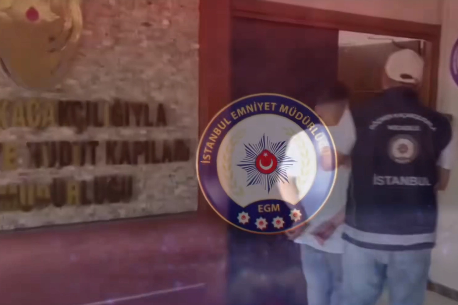İstanbul merkezli 8 ilde göçmen kaçakçılığına 64 gözaltı 