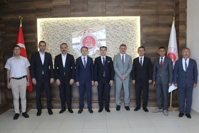 Bursa'da görev yeri değişen Başsavcı ve savcılara veda 