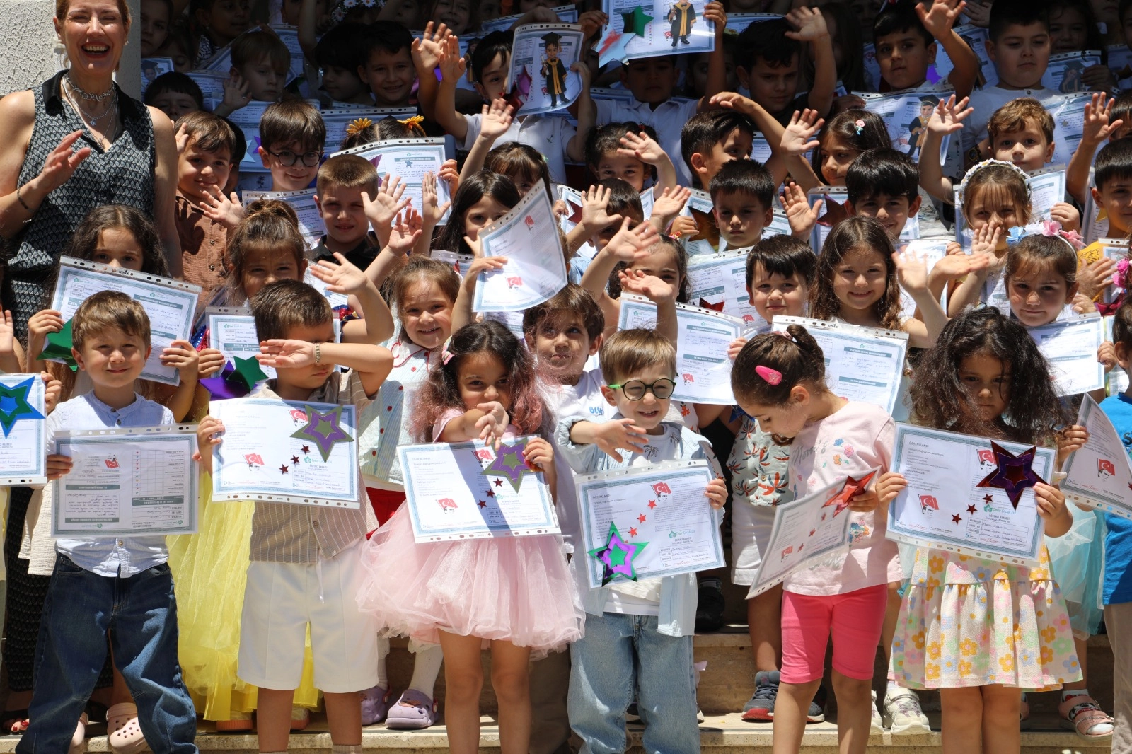 İzmit Çınar Çocuk Evleri’nde karne coşkusu 