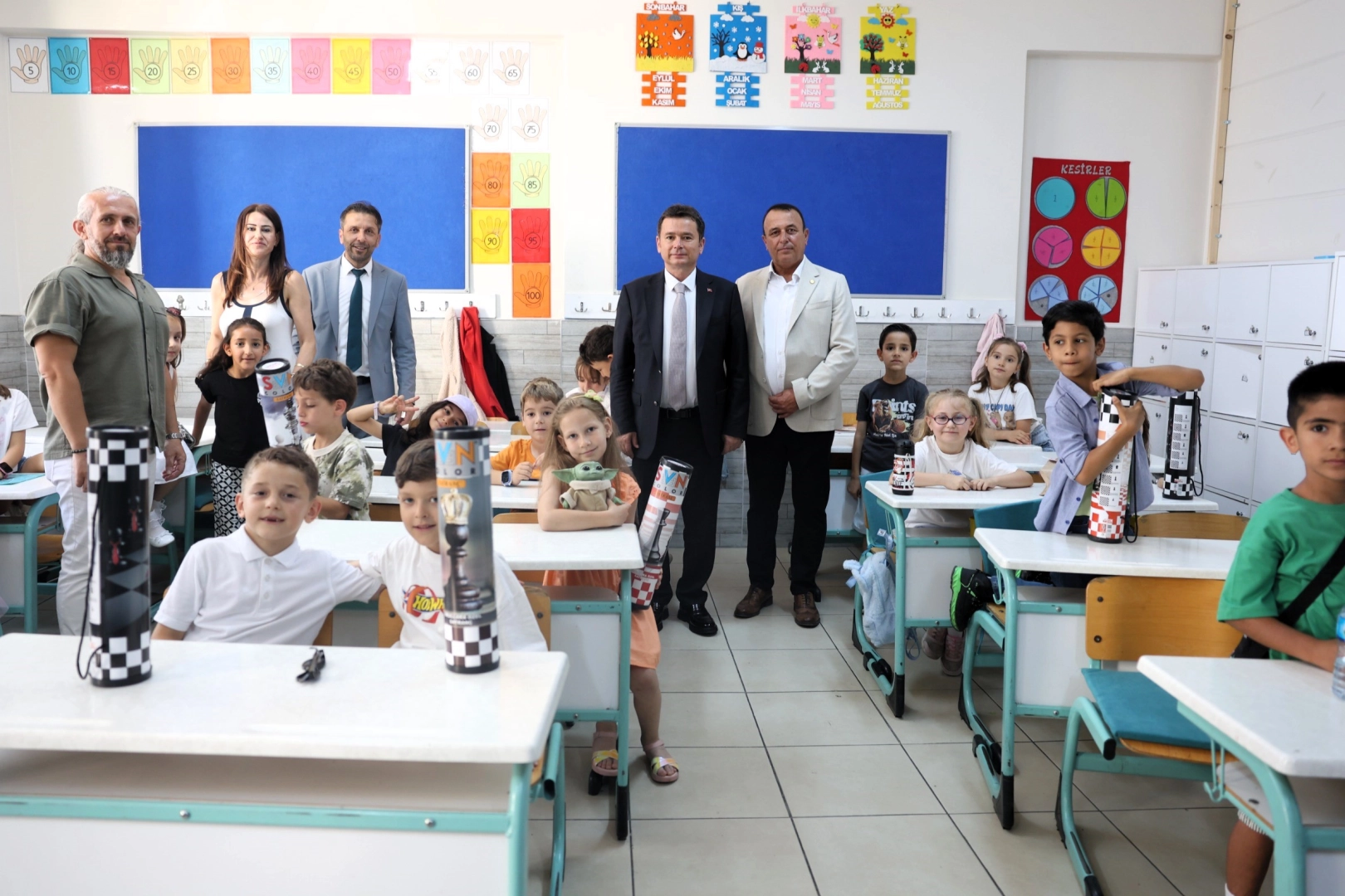 Bursa Osmangazi'de Başkan Aydın çocukların karne heyecanına ortak oldu 
