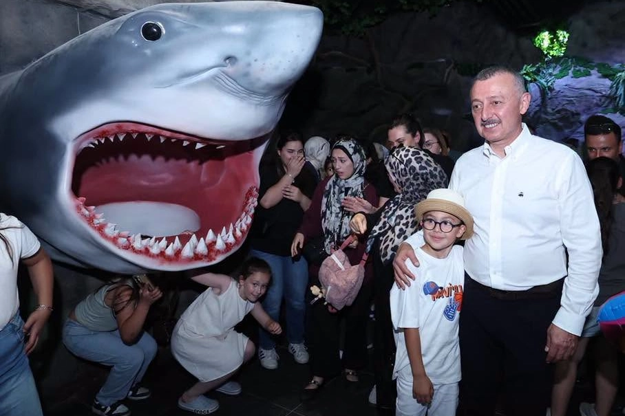 Kocaeli'de karne alan öğrencileri Başkan Büyükakın yalnız bırakmadı 