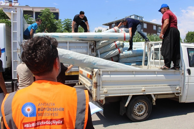 Antalya Büyükşehir’den Gazipaşalı üreticilere naylon desteği 