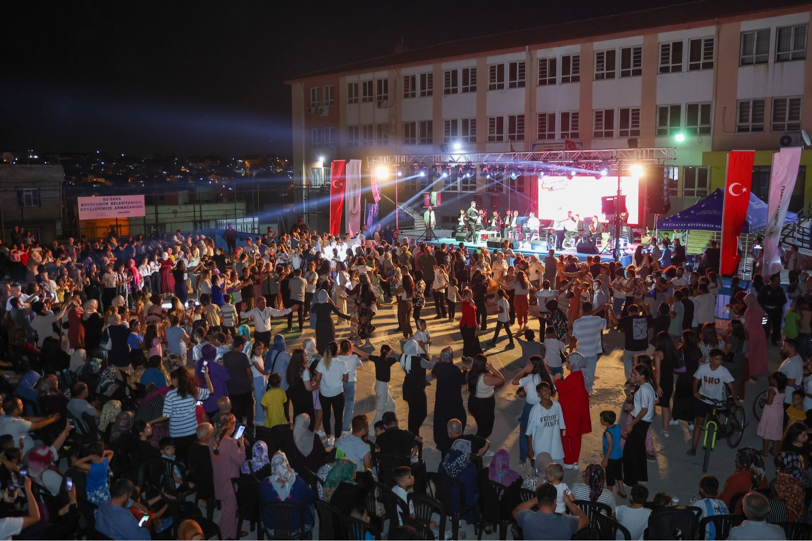 Mahallemde Konser Var başlıyor 