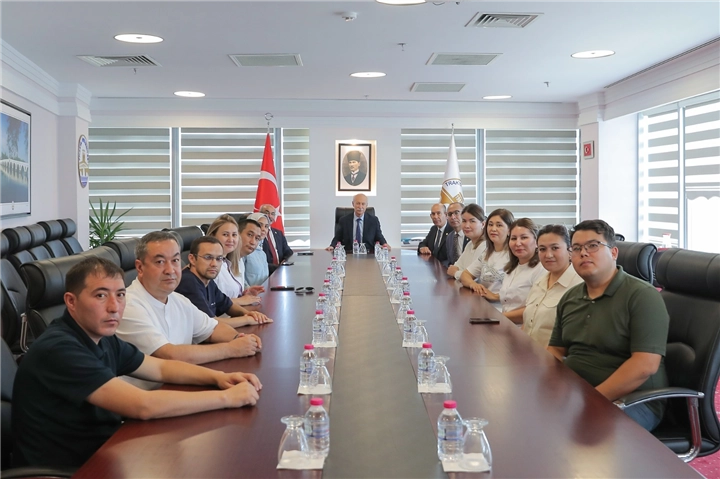 Kazakistanlı hekimler Trakya Üniversitesi'nde eğitimlerini tamamladı 