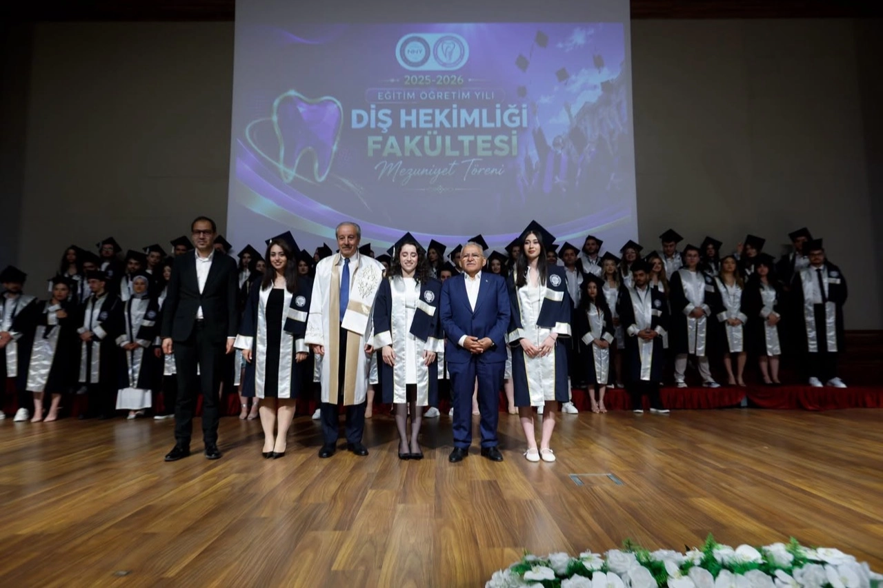 NNYÜ Diş Hekimliği mezunlarını verdi 