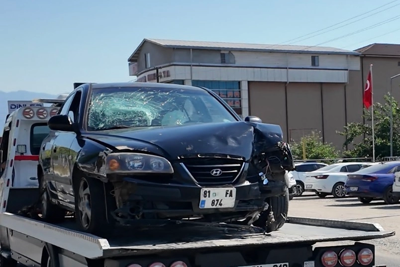 Düzce’de otomobil karşı şeride geçti: 2 yaralı! 