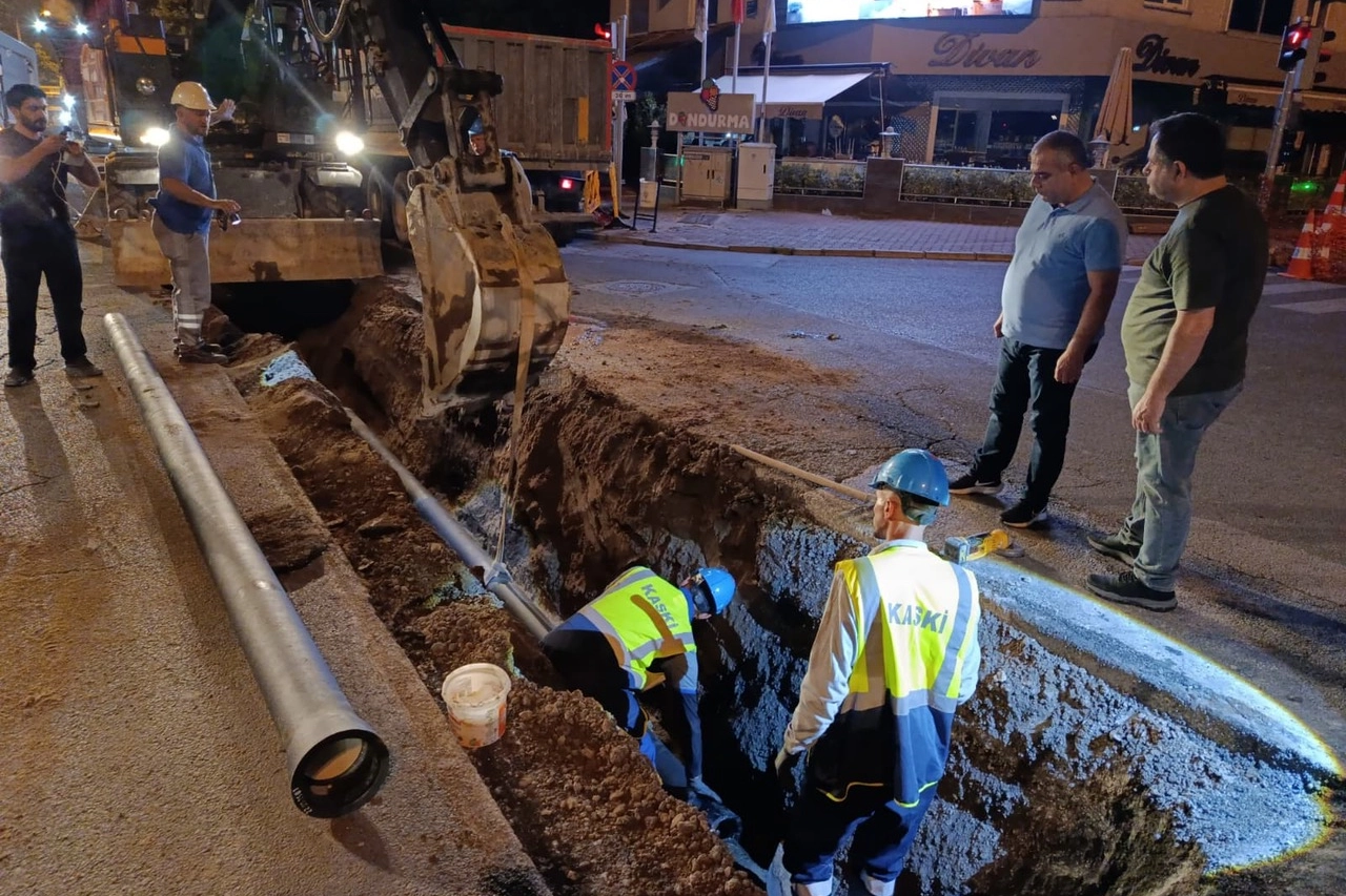 Kayseri Büyükşehir'den su altyapısı için gece mesaisi 
