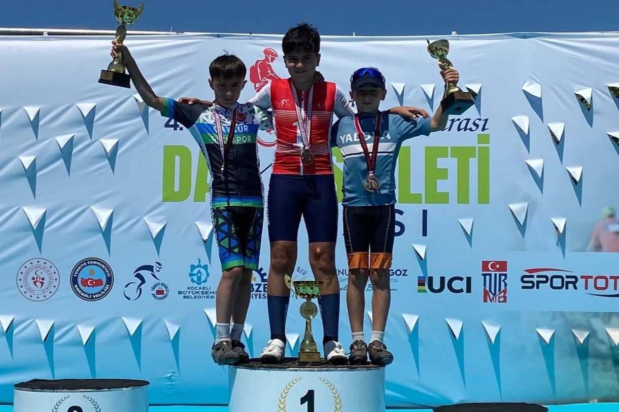 Güreşte ve bisiklette Sakaryalı sporcular madalyaları topladı 