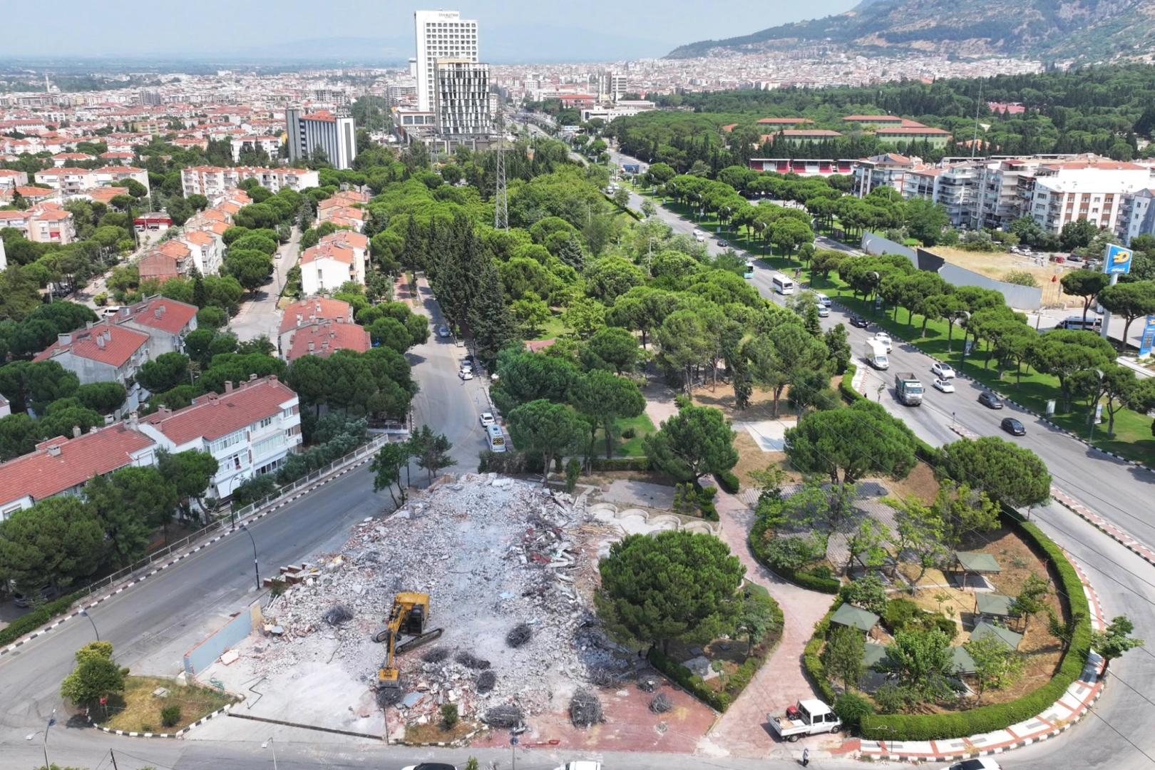 Manisa Yunusemre'ye Büyükşehir'den modern tesis 