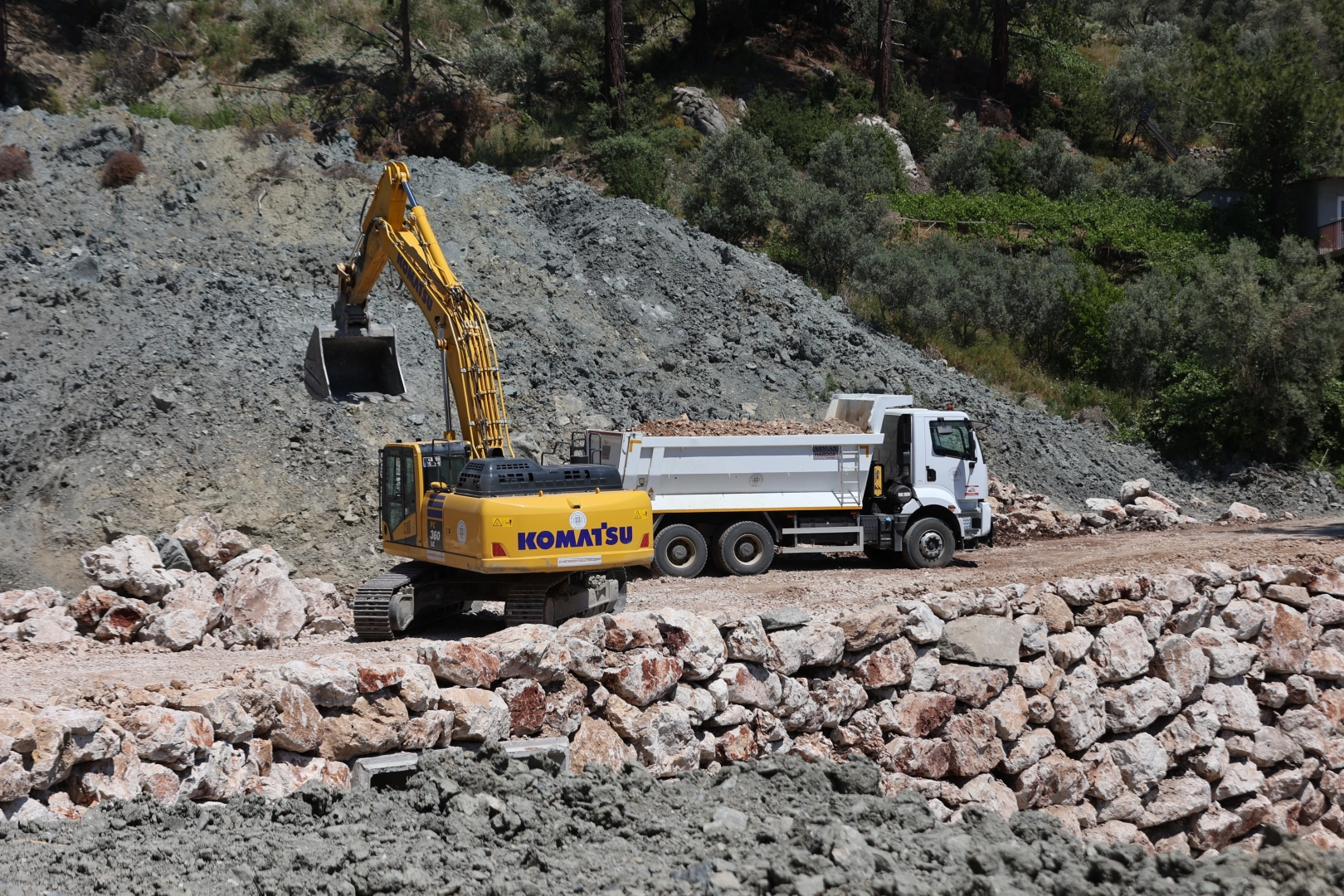 Muğla Seydikemer’de heyelan yaraları sarılıyor 
