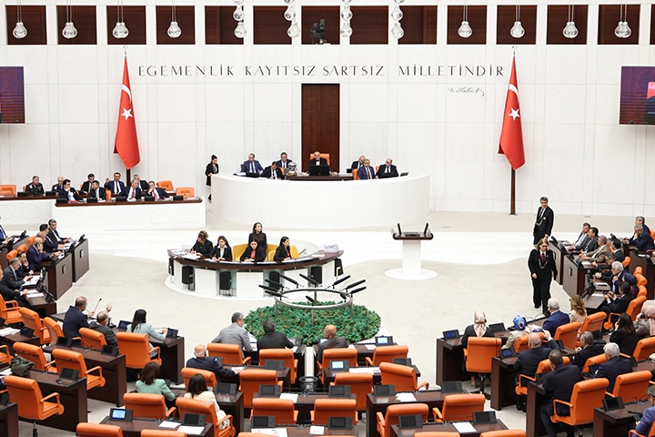 TSK'yı ilgilendiren kanun teklifi yasalaştı... Uzman erbaş, subay ve kamu istihdamına yeni düzenlemeler 