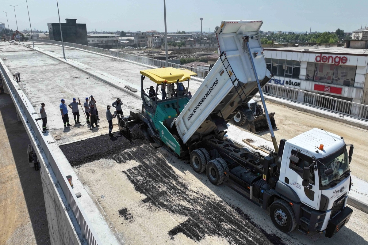 Adana Büyükşehir trafiğe nefes aldırıyor 