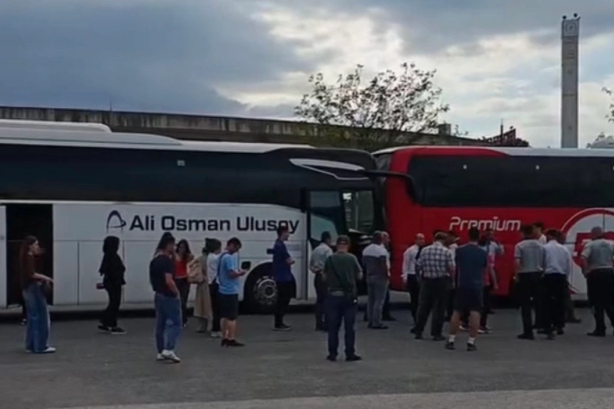 Düzce Otogarı’nda iki yolcu otobüsü çarpıştı 
