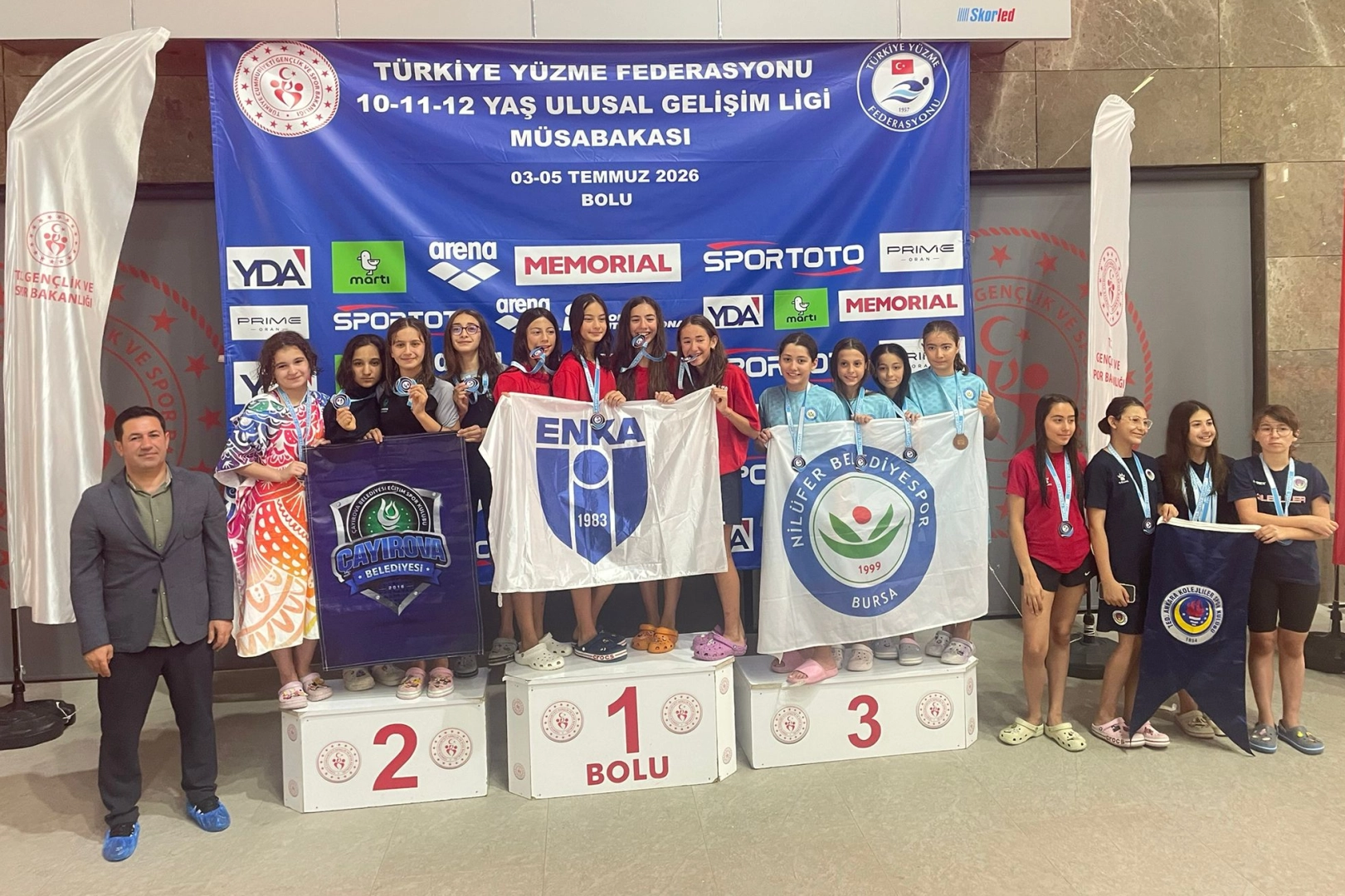 Çayırovalı yüzücüler, bölgeden 25 madalya ile döndü 