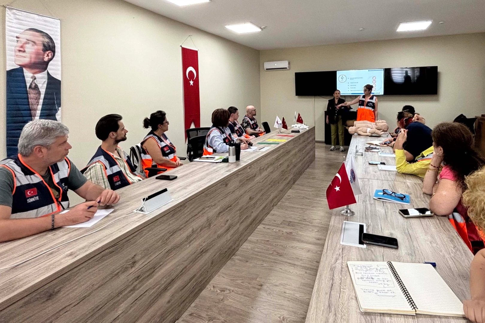 İstanbul Maltepe'de gönüllülere afet eğitimi 