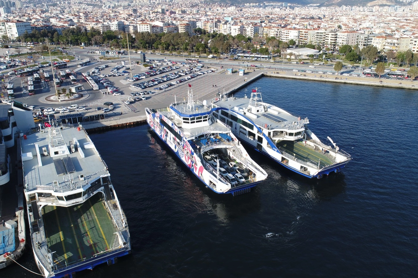 İZDENİZ'in ek seferleriyle 20 bin araç trafiğe çıkmadı 