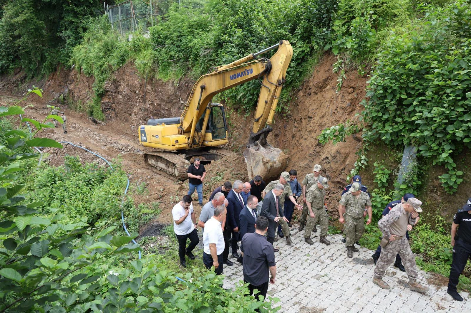 Artvin Valisi Ergün, Gürcistan sınırındaki Kemalpaşa’da incelemelerde bulundu 