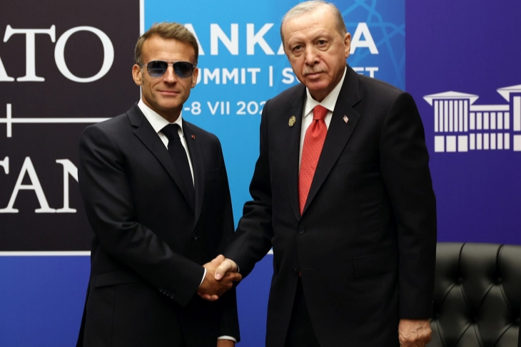 Cumhurbaşkanı Erdoğan, Macron ile bir araya geldi 