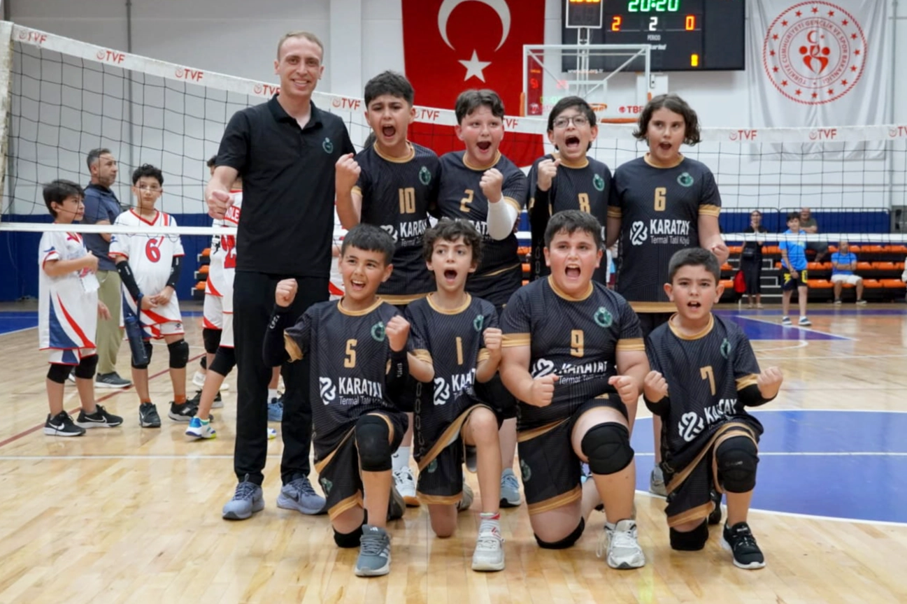 Konya Karatay’ın minik efeleri namağlup şampiyon 