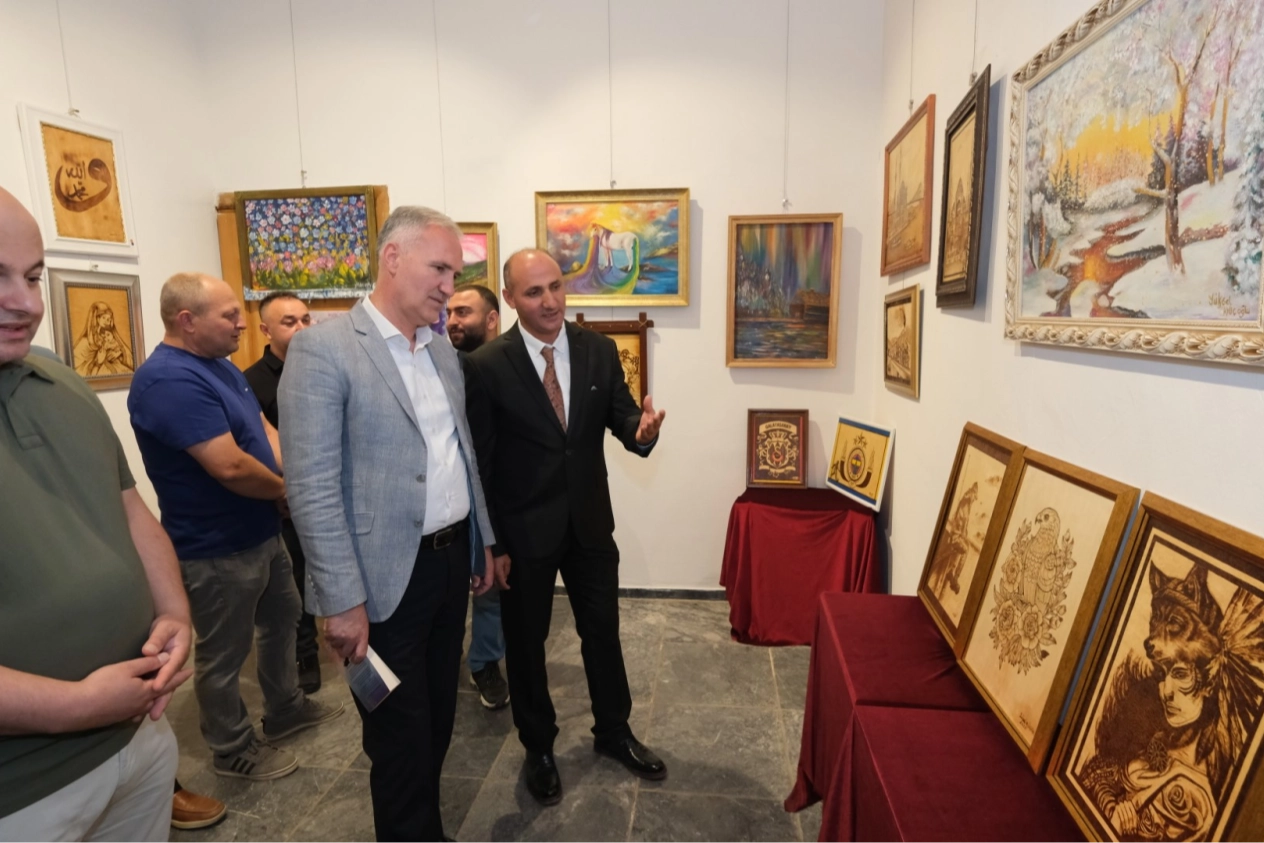 Yüksel Kılıçoğlu’nun kişisel sergisi İnegöl Kent Müzesi’nde açıldı 