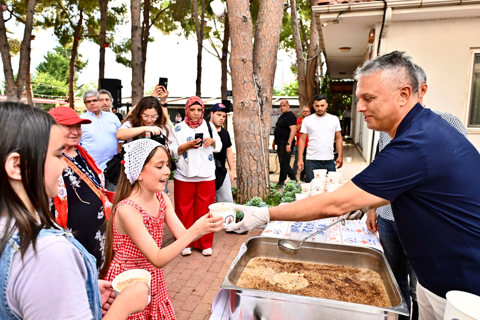 Antalya Muratpaşa'da 'engelsiz' ikram 