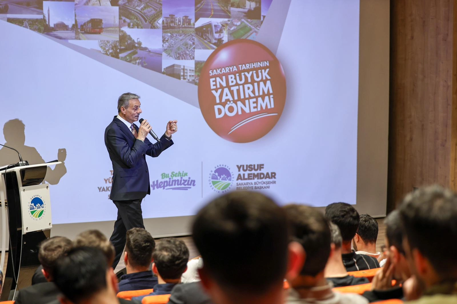 Başkan Alemdar Sakaryalı gençlerle AKM’de buluştu 