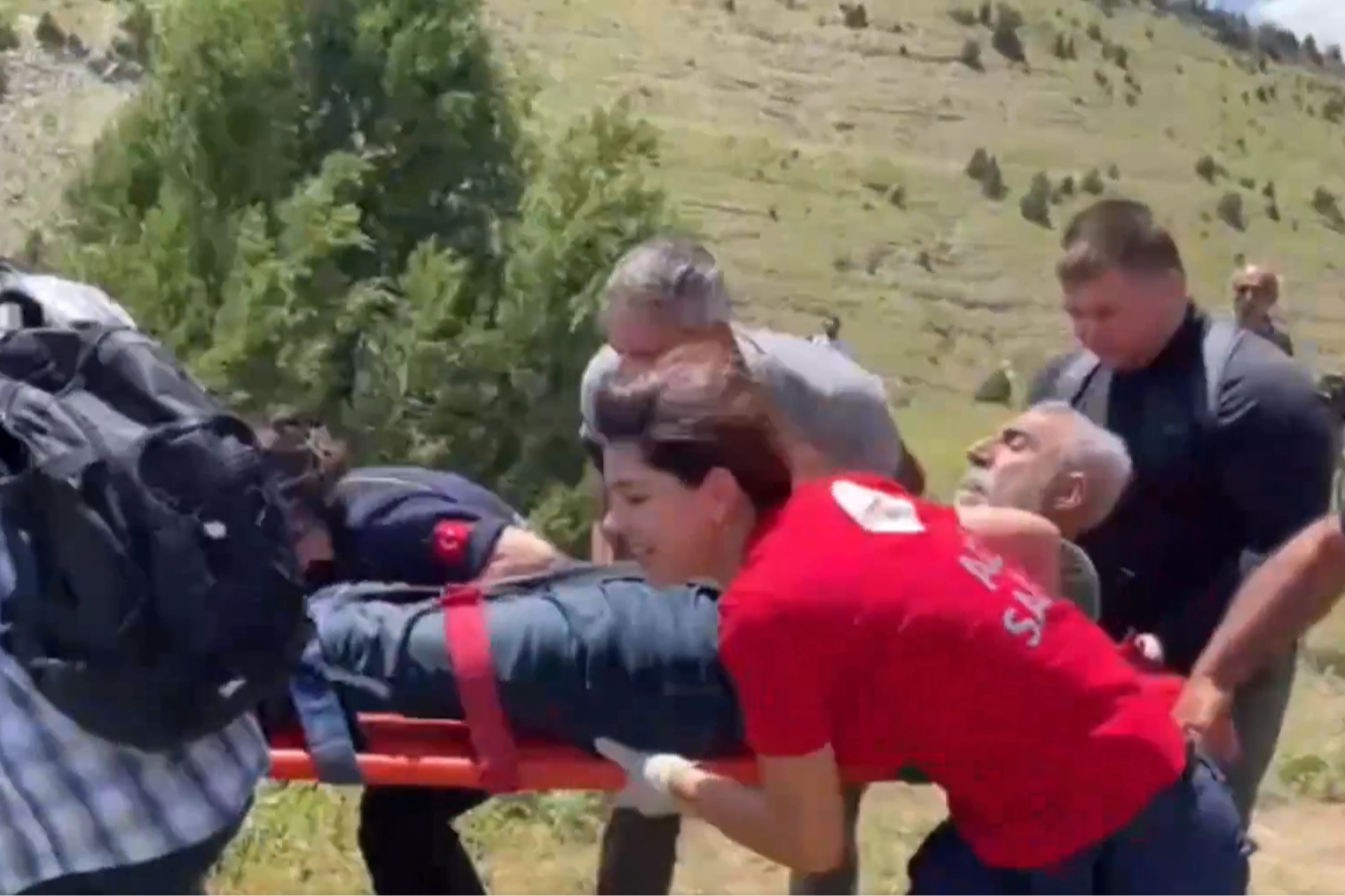 Tunceli’de yılan sokmasıyla zehirlenen vatandaş Jandarma helikopteriyle kurtarıldı 