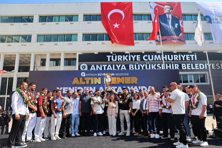Kırkpınar Başpehlivanı Erkan Taş’a coşkulu karşılama 