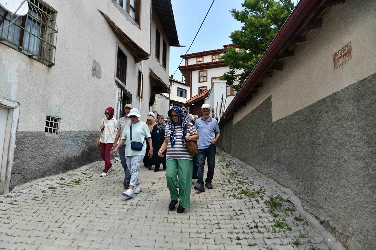 Başkentliler Ankara'yı ücretsiz 'Kent Gezileri'yle keşfediyor 