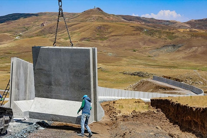 Sınır duvarında sona yaklaşıldı... Projenin 1.339 kilometresi tamamlandı 